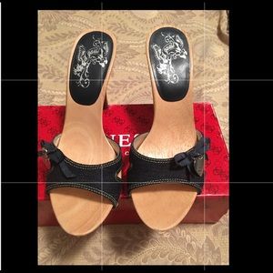 Fabulous Guess dark blue jean heel
